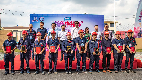 首届“人生就是搏官网杯”叉车技能比武大赛落下帷幕