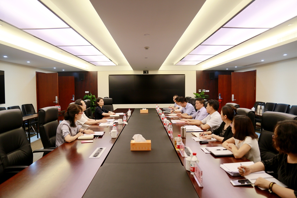 集团公司党委副书记黄伟建一行到人生就是搏官网调研指导